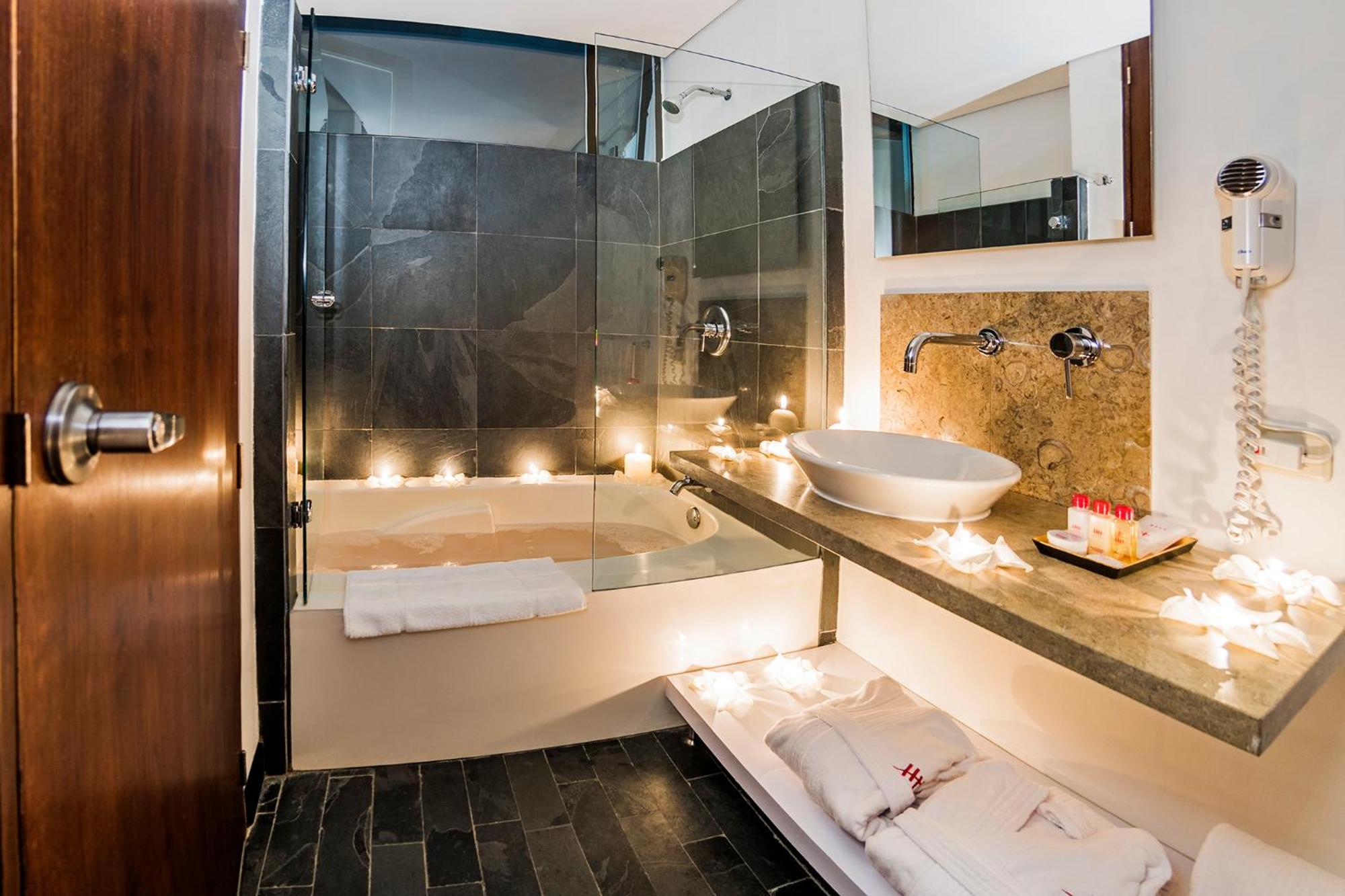 Hotel Hill House Usaquen โบโกตา ภายนอก รูปภาพ